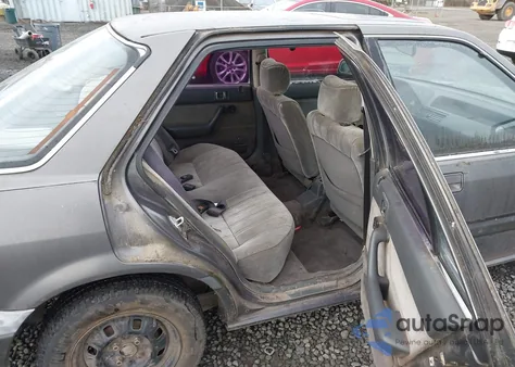 1986 Honda Accord Lxi z USA, uszkodzony, nr VIN 1HGBA7441GA164942